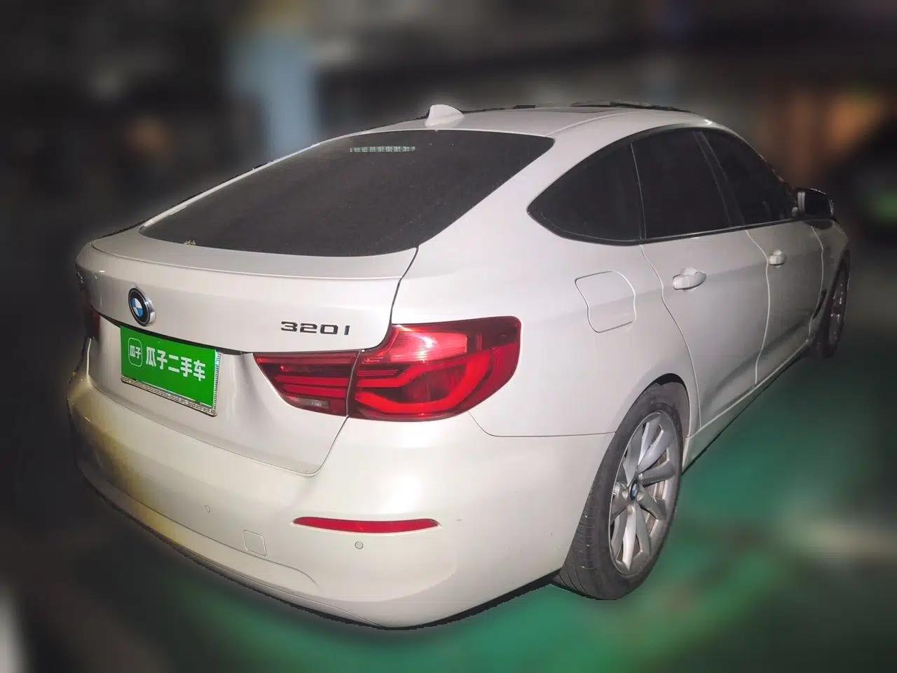 BMW 3 Series GT 2018 320i Sport Edition — миниатюра 6