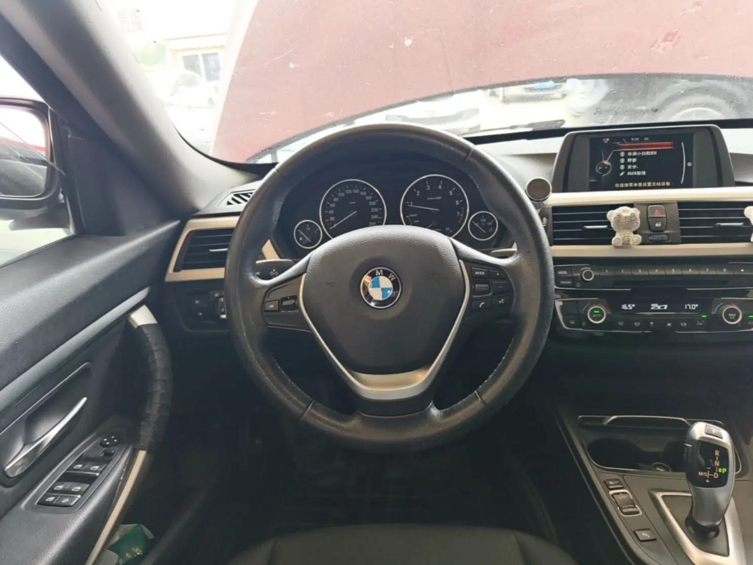 BMW 3 Series GT 2017 320i Sport Edition — миниатюра 13