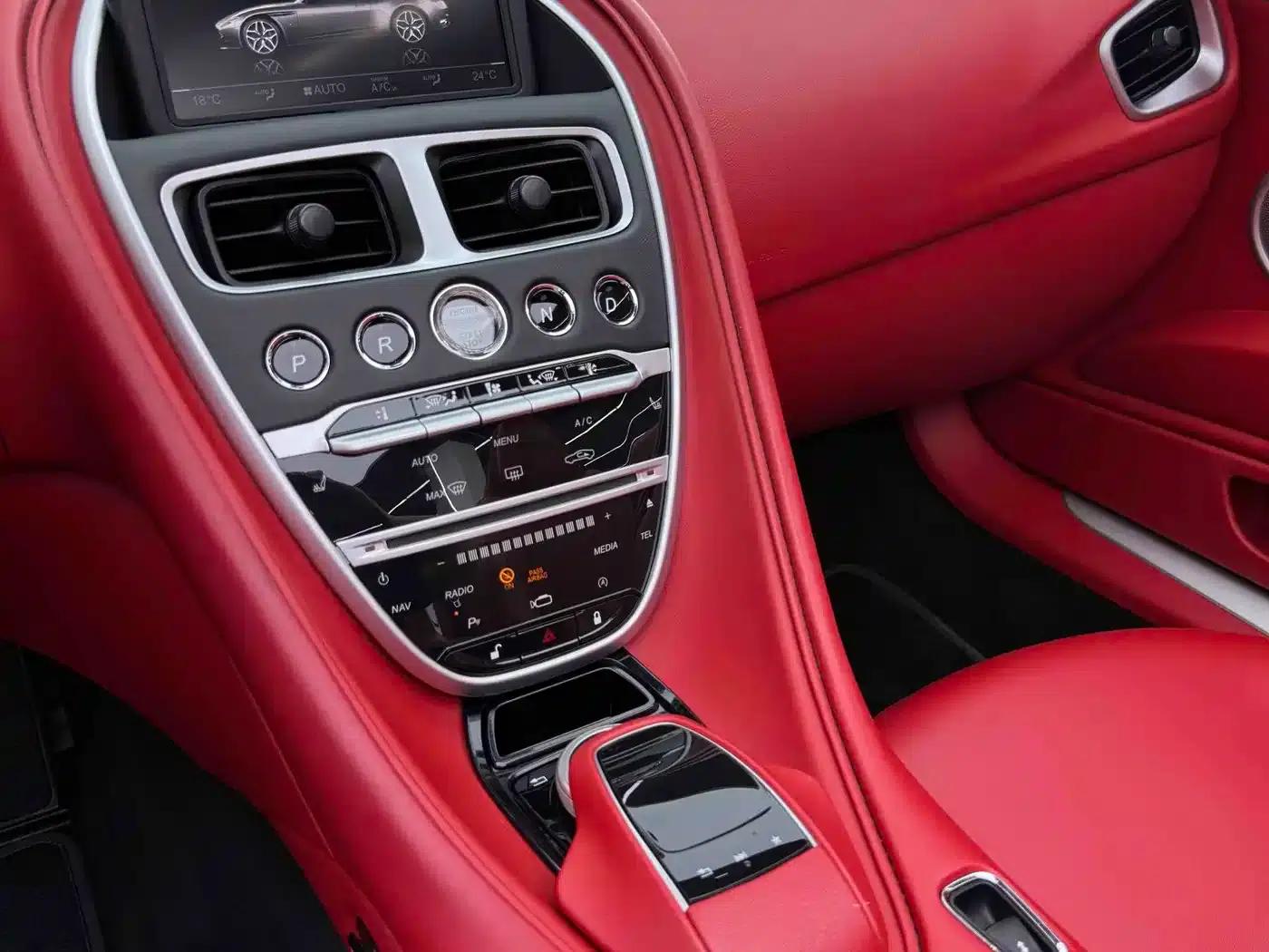 Aston Martin DB11 2020 4.0T V8 Volante — миниатюра 22