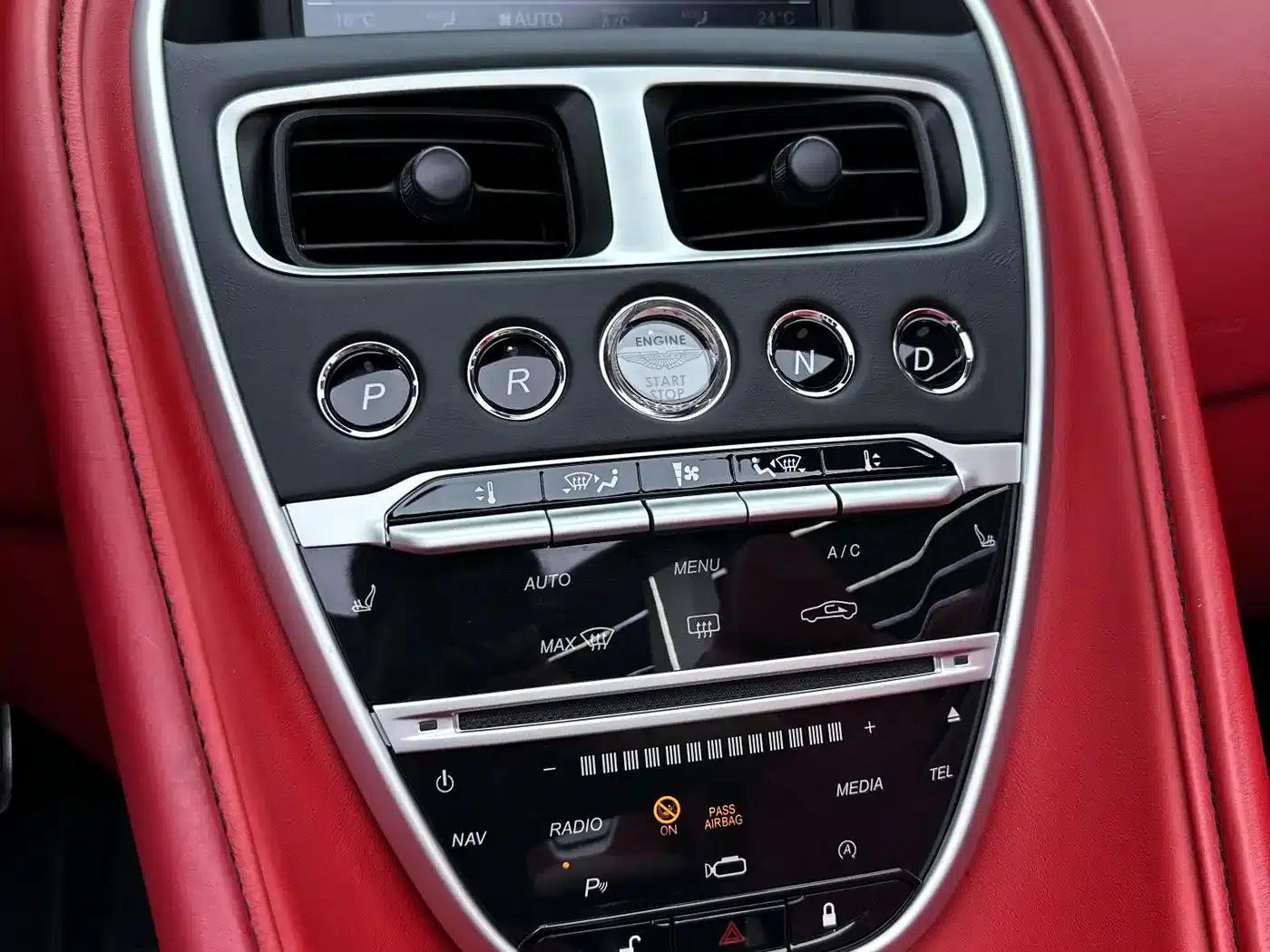 Aston Martin DB11 2020 4.0T V8 Volante — миниатюра 23