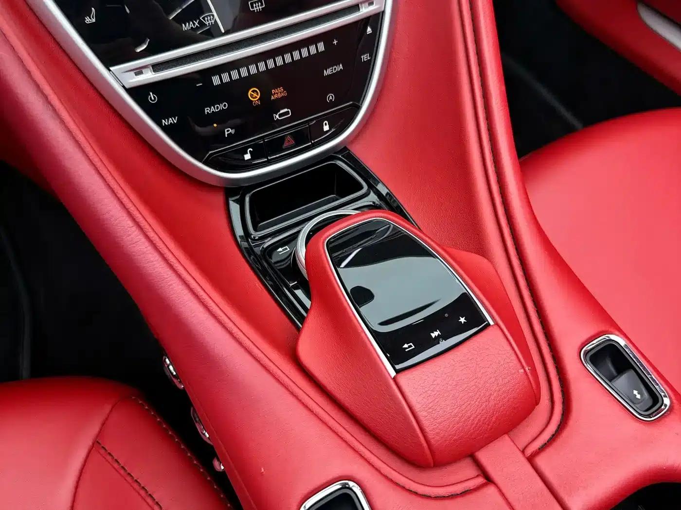 Aston Martin DB11 2020 4.0T V8 Volante — миниатюра 24