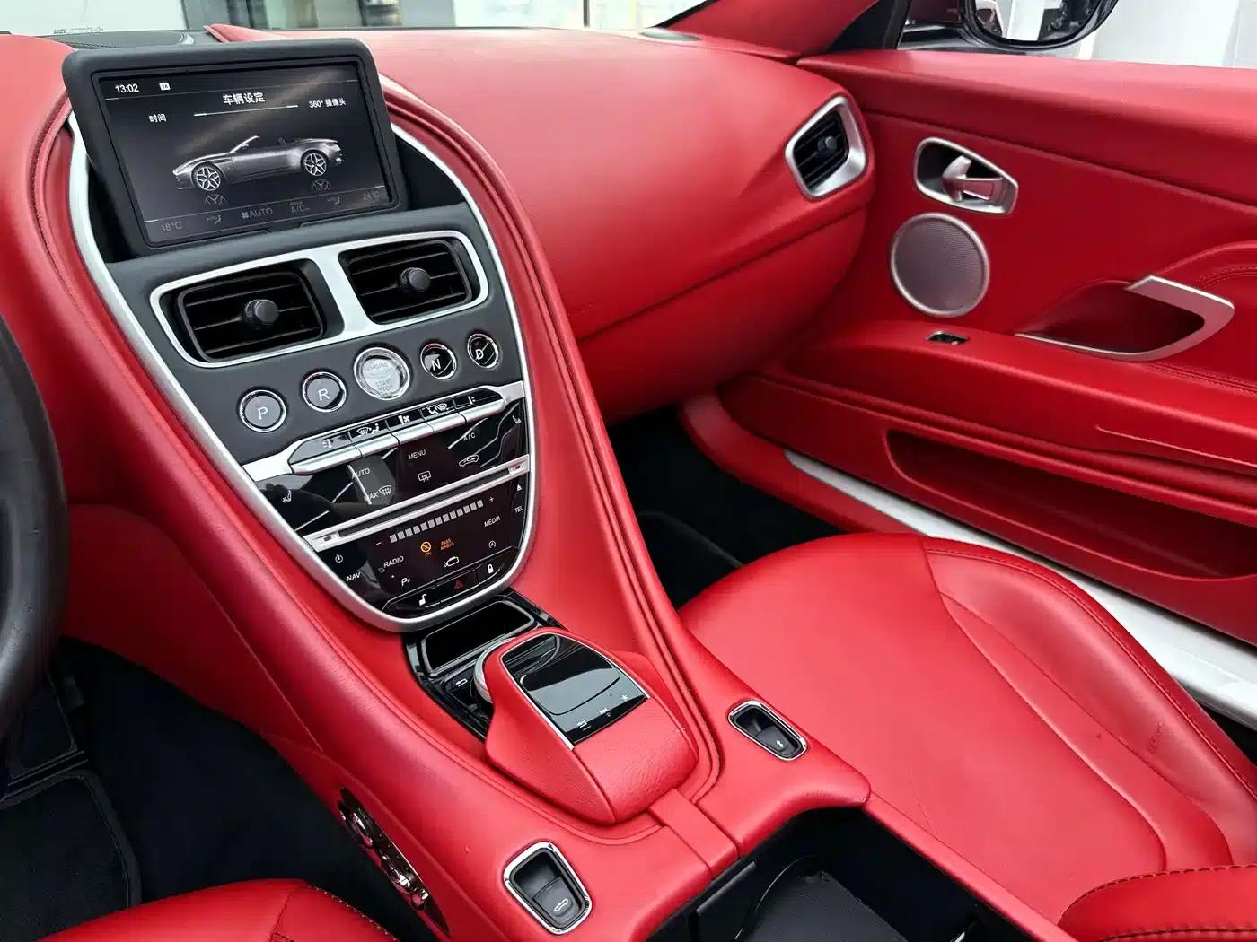 Aston Martin DB11 2020 4.0T V8 Volante — миниатюра 25