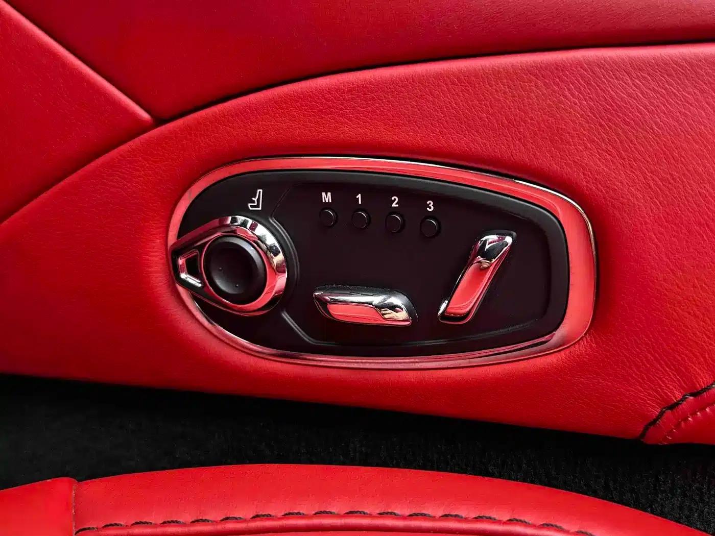 Aston Martin DB11 2020 4.0T V8 Volante — миниатюра 26