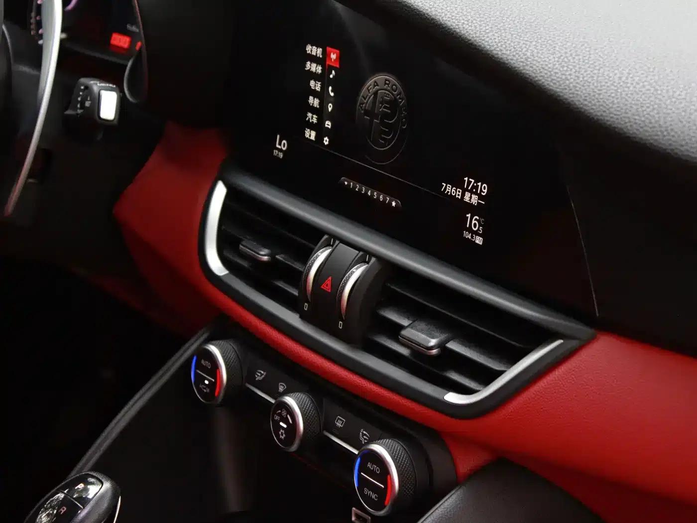 Giulia Juliet 2017 2.0T 280HP Luxury Edition — миниатюра 15