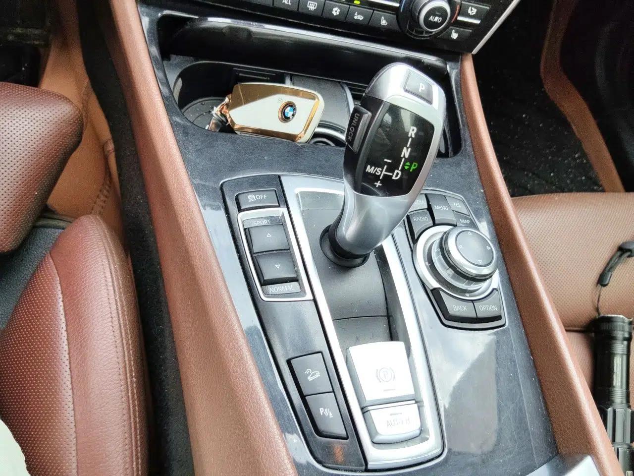 BMW 5 Series GT 2011 535i xDrive Luxury Edition — миниатюра 14
