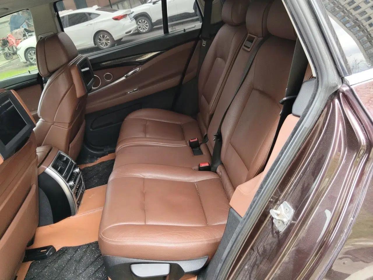 BMW 5 Series GT 2011 535i xDrive Luxury Edition — миниатюра 17