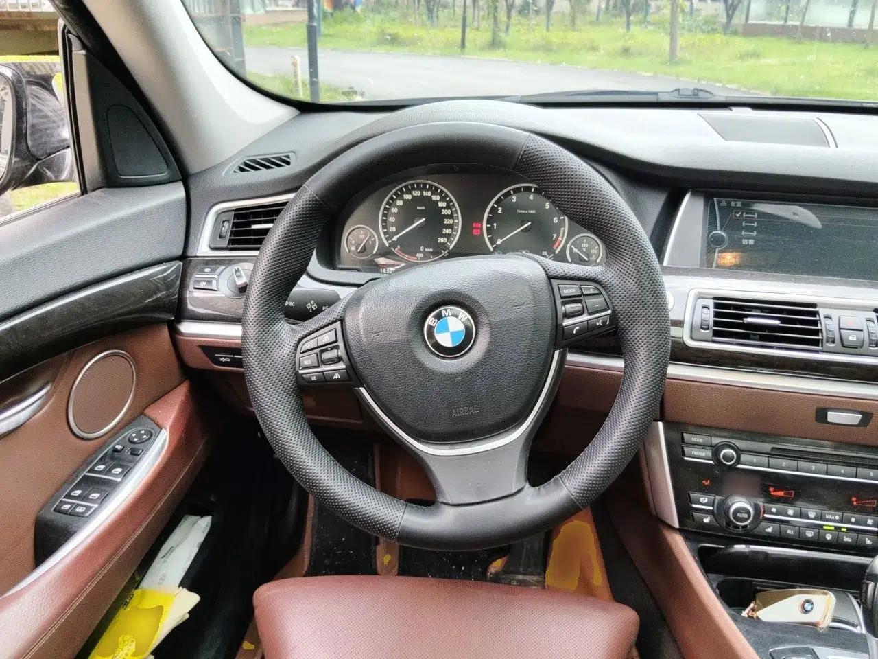 BMW 5 Series GT 2011 535i xDrive Luxury Edition — миниатюра 10