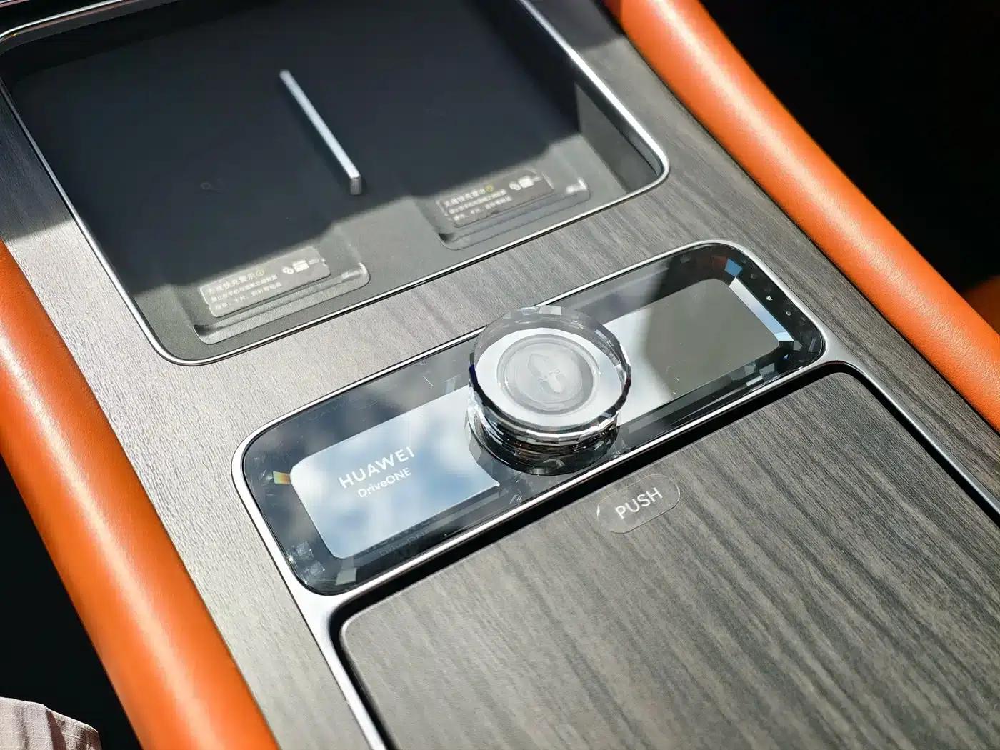 Wenjie M9 2024 Range Extended Ultra Edition 42kWh 6-Seater — миниатюра 17
