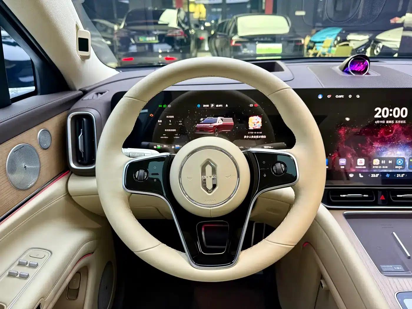 Wenjie M9 2025 Ultra Extended Range Edition (52kWh, 5-seater, 192-line LiDAR) — миниатюра 11