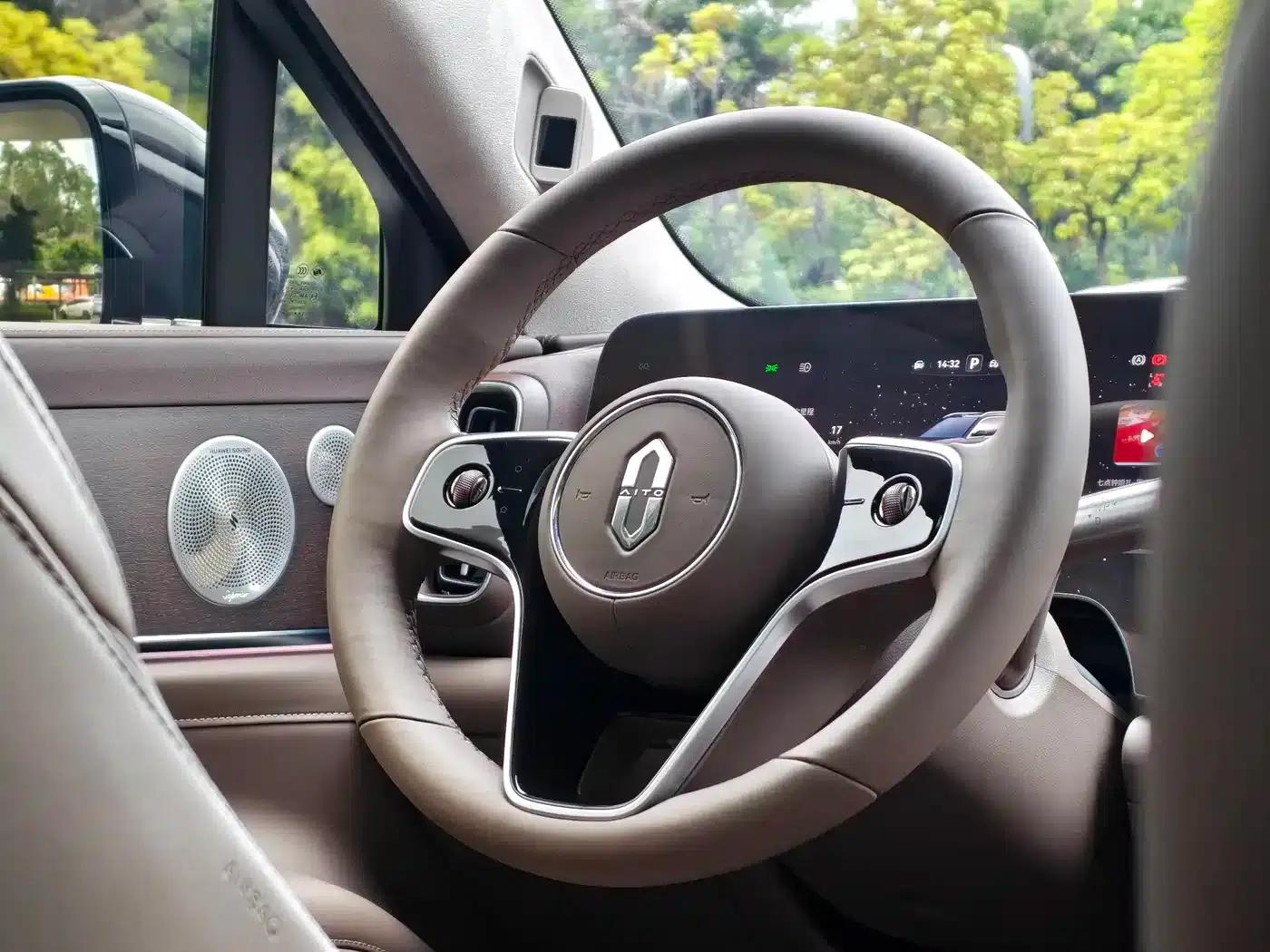 Wenjie M9 2025 Extended Range Max Edition (52kWh, 6-seater, 192-line LiDAR) — миниатюра 14