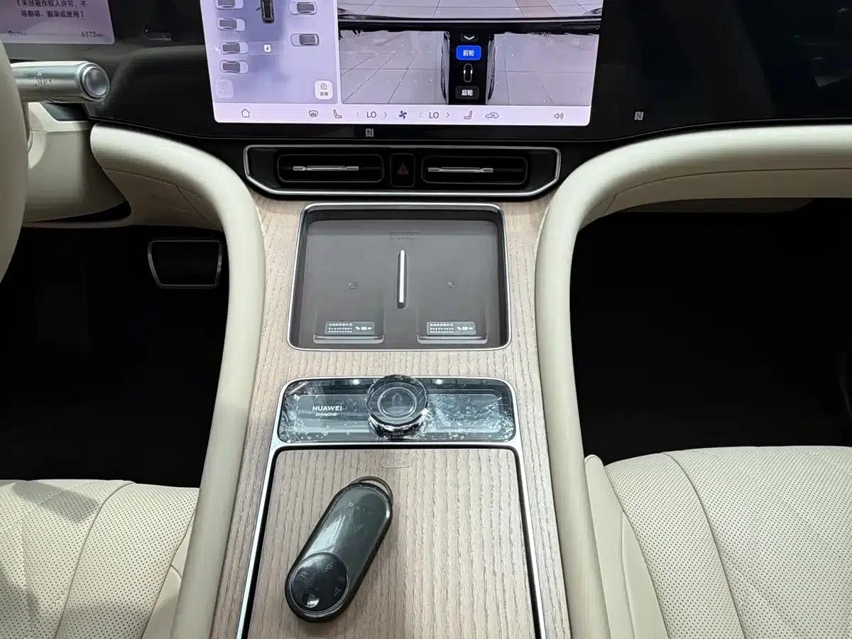 Wenjie M9 2024 Range Extended Ultra Edition 52kWh 6-Seater — миниатюра 8