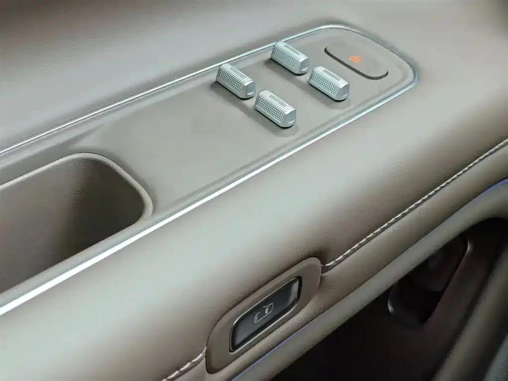 Wenjie M9 2025 Pure Electric Ultra Edition (100kWh, 6-seater, 192-line LiDAR) — миниатюра 23
