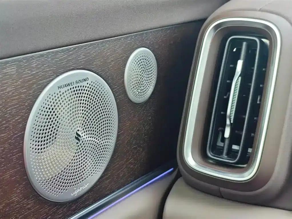 Wenjie M9 2025 Pure Electric Ultra Edition (100kWh, 6-seater, 192-line LiDAR) — миниатюра 24
