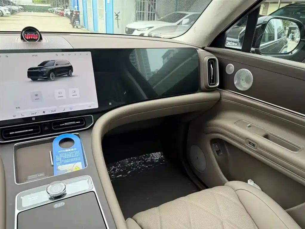 Wenjie M9 2025 Extended Range Max Edition 52kWh 6-Seat Version (896-line LiDAR) — миниатюра 19