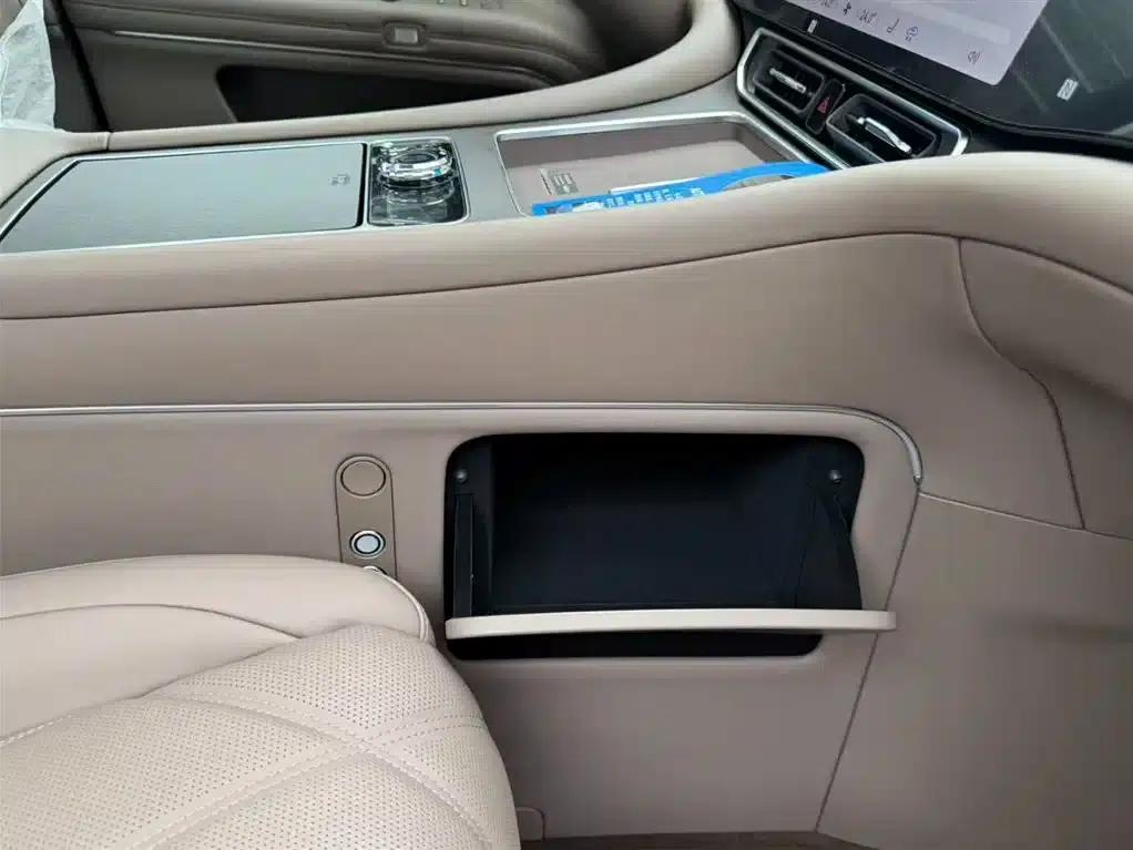 Wenjie M9 2025 Extended Range Max Edition 52kWh 6-Seat Version (896-line LiDAR) — миниатюра 27