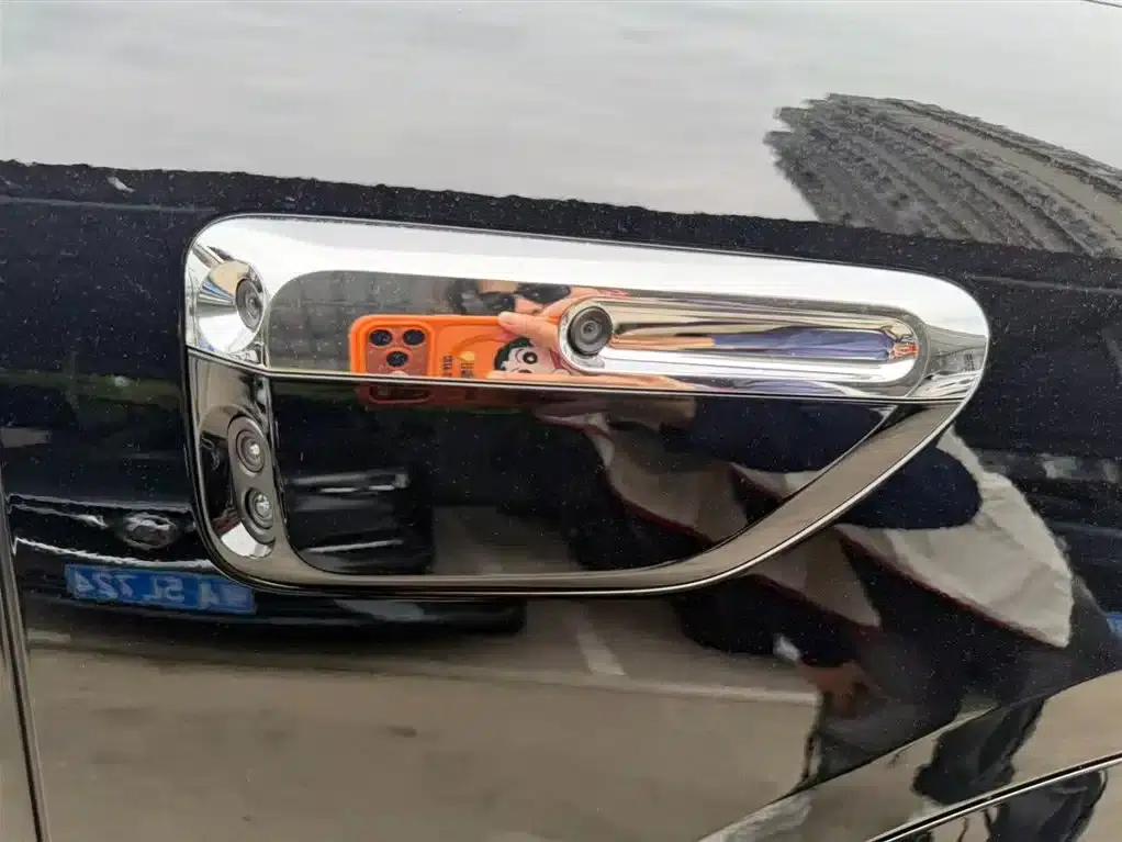 Wenjie M9 2025 Extended Range Max Edition 52kWh 6-Seat Version (896-line LiDAR) — миниатюра 30