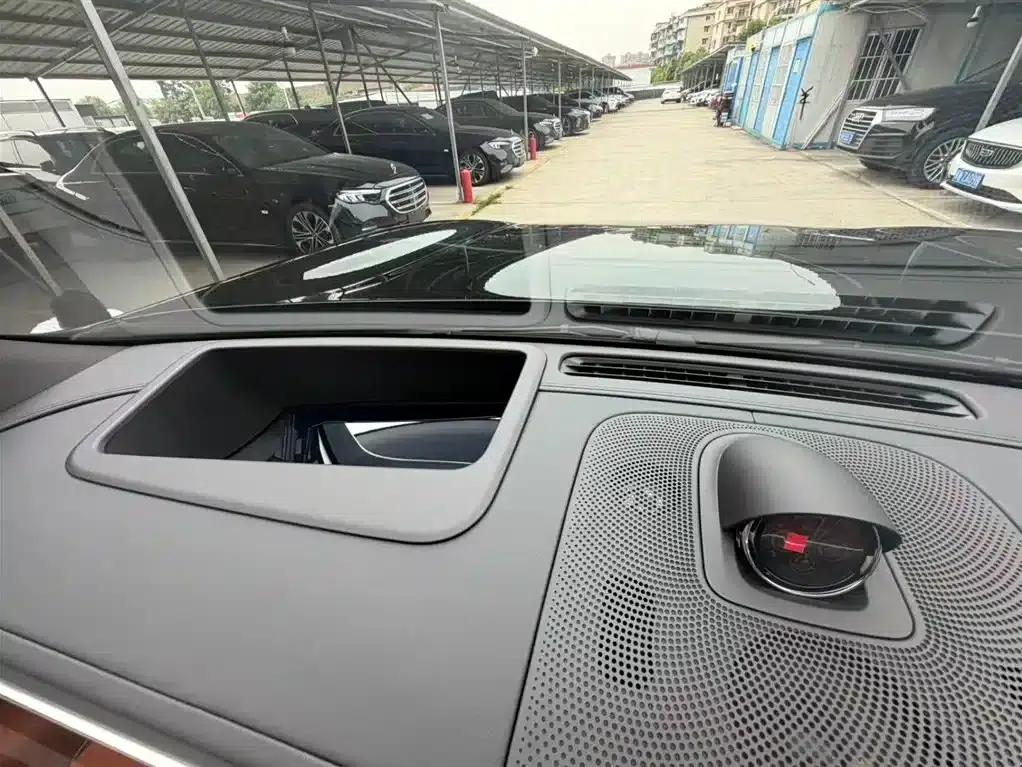 Wenjie M9 2026 Model Extended Range Max+ 6-Seater — миниатюра 11