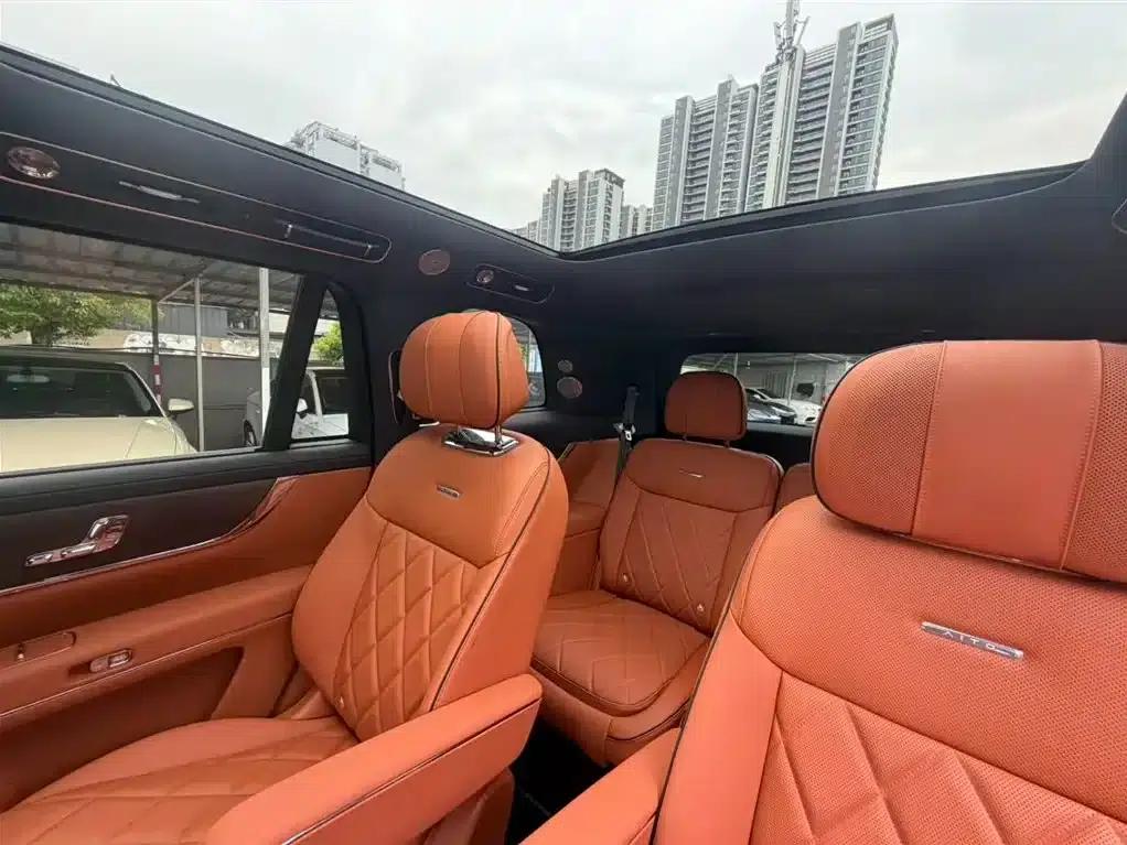 Wenjie M9 2026 Model Extended Range Max+ 6-Seater — миниатюра 16