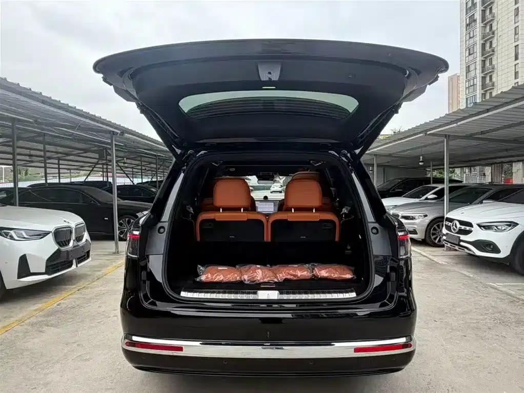 Wenjie M9 2026 Model Extended Range Max+ 6-Seater — миниатюра 17