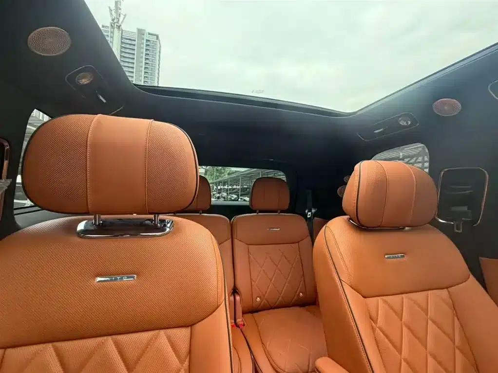 Wenjie M9 2026 Model Extended Range Max+ 6-Seater — миниатюра 18