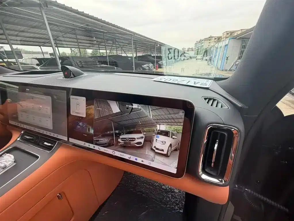 Wenjie M9 2026 Model Extended Range Max+ 6-Seater — миниатюра 21