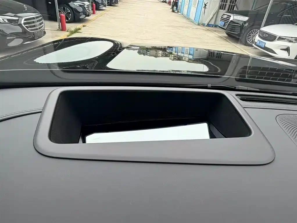 Wenjie M9 2026 Model Extended Range Max+ 6-Seater — миниатюра 27