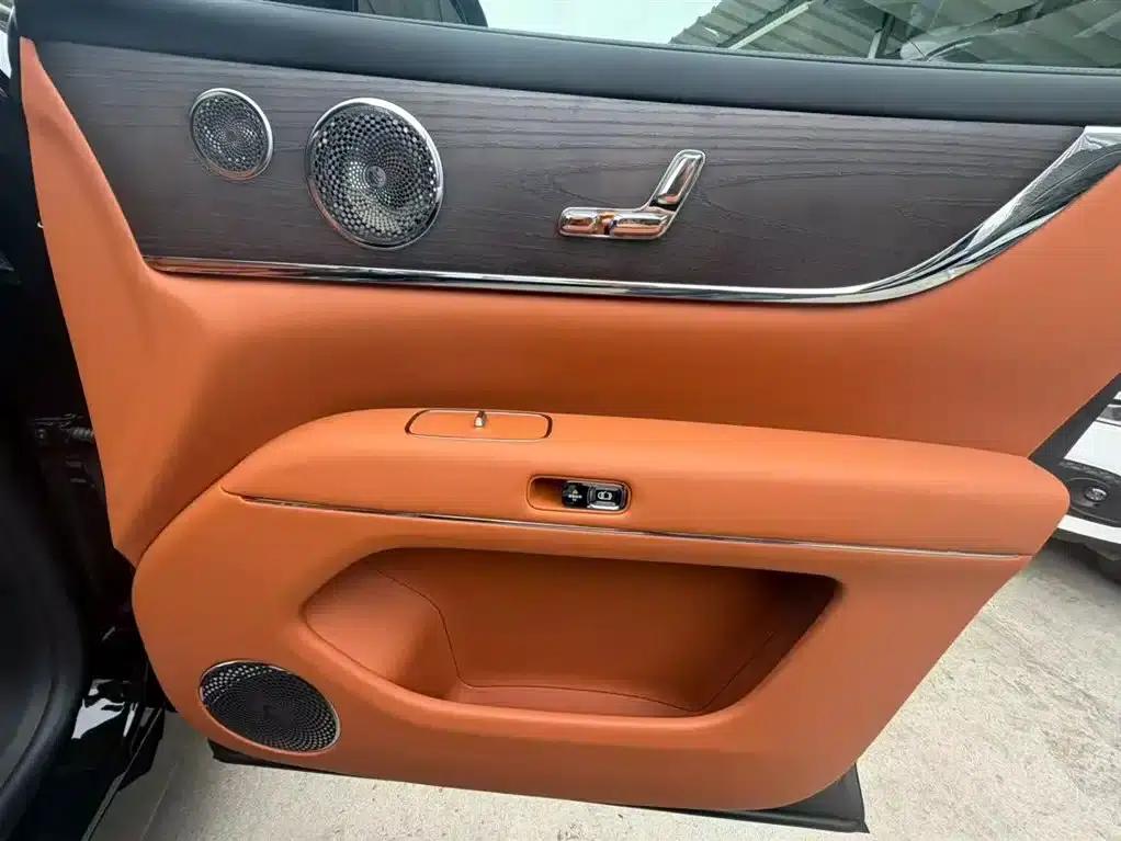Wenjie M9 2026 Model Extended Range Max+ 6-Seater — миниатюра 38