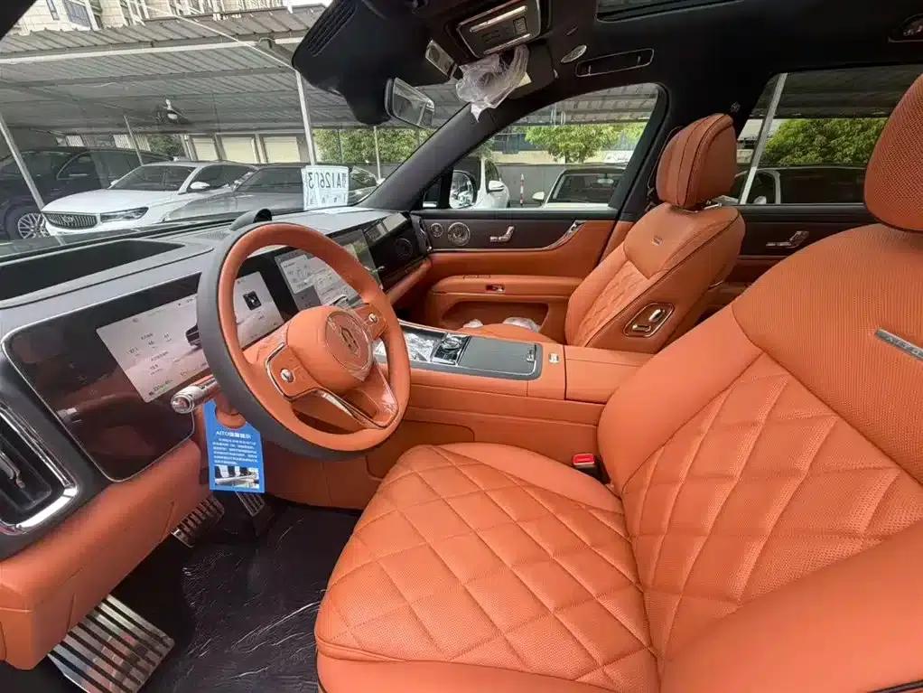 Wenjie M9 2026 Model Extended Range Max+ 6-Seater — миниатюра 5