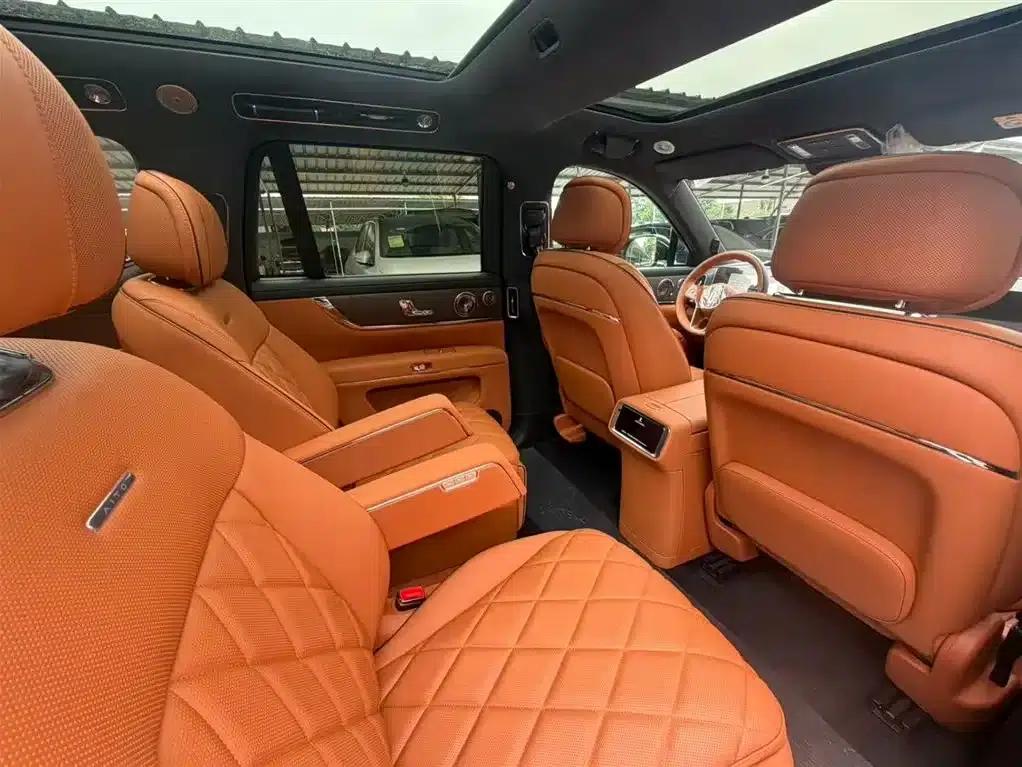 Wenjie M9 2026 Model Extended Range Max+ 6-Seater — миниатюра 6