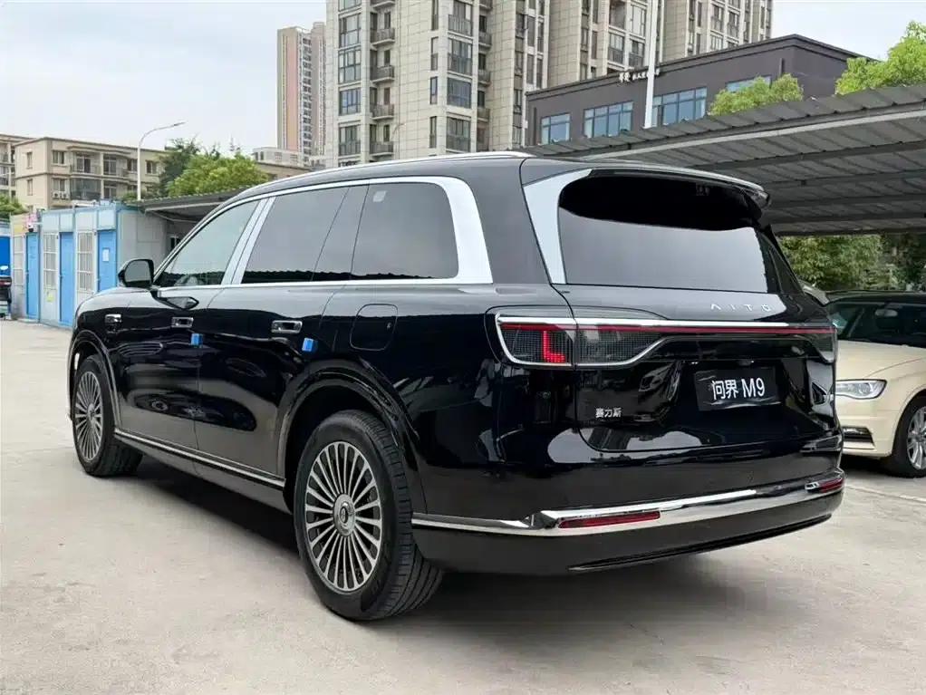Wenjie M9 2026 Model Extended Range Max+ 6-Seater — миниатюра 7