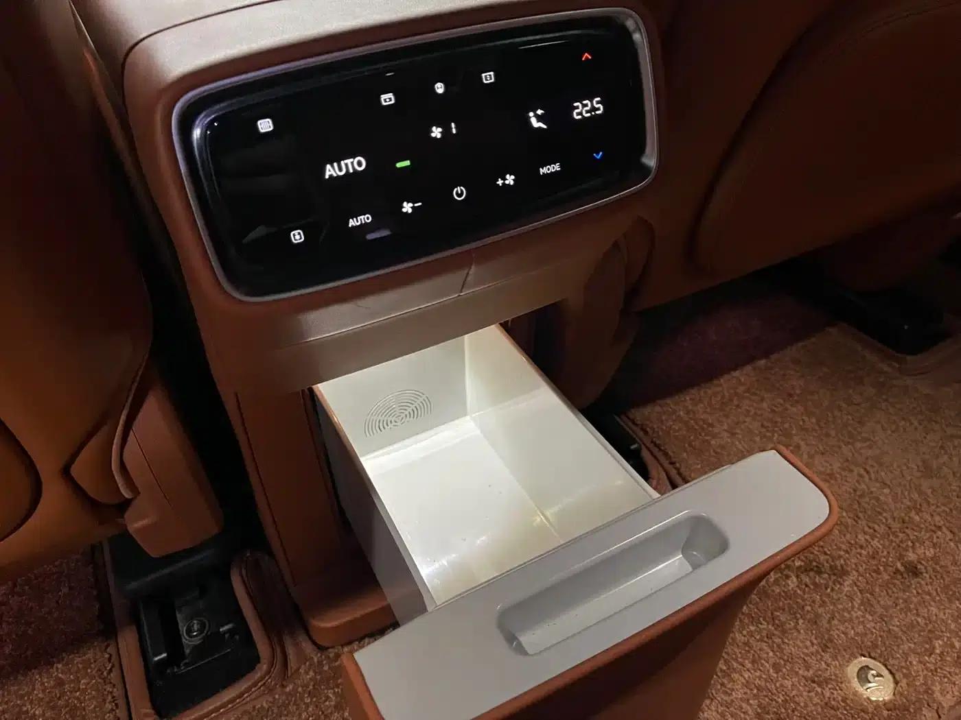 Wenjie M9 2024 Range Extended Ultra Edition 42kWh 6-Seater — миниатюра 15