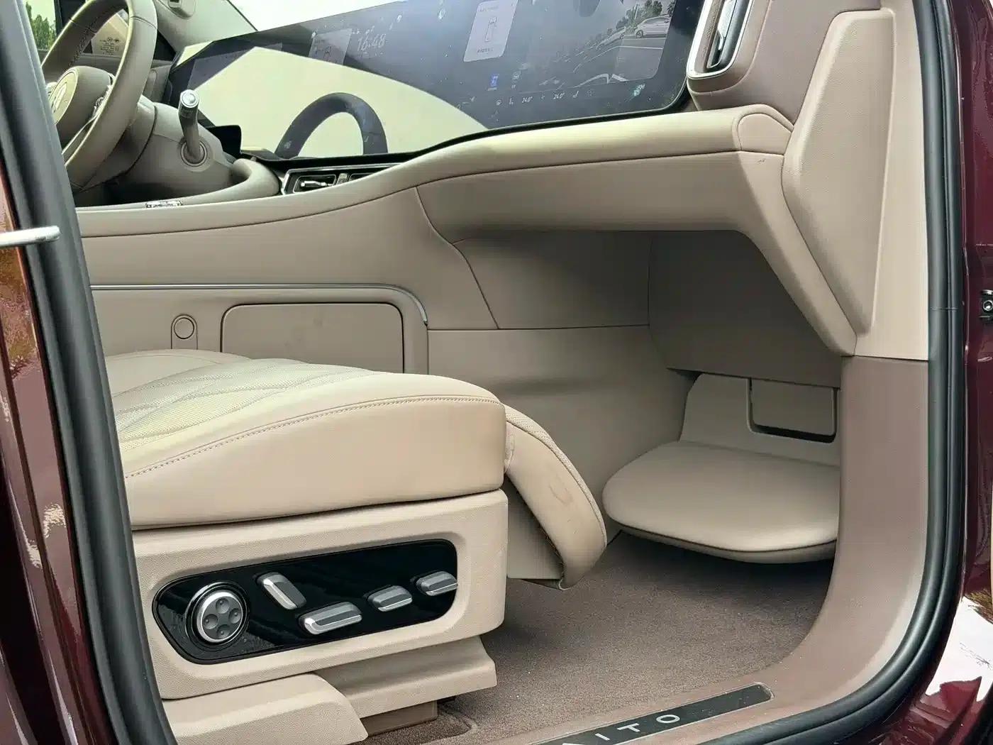 Wenjie M9 2025 Ultra Extended Range Edition 52kWh 6-Seat Version (192-line LiDAR) — миниатюра 23