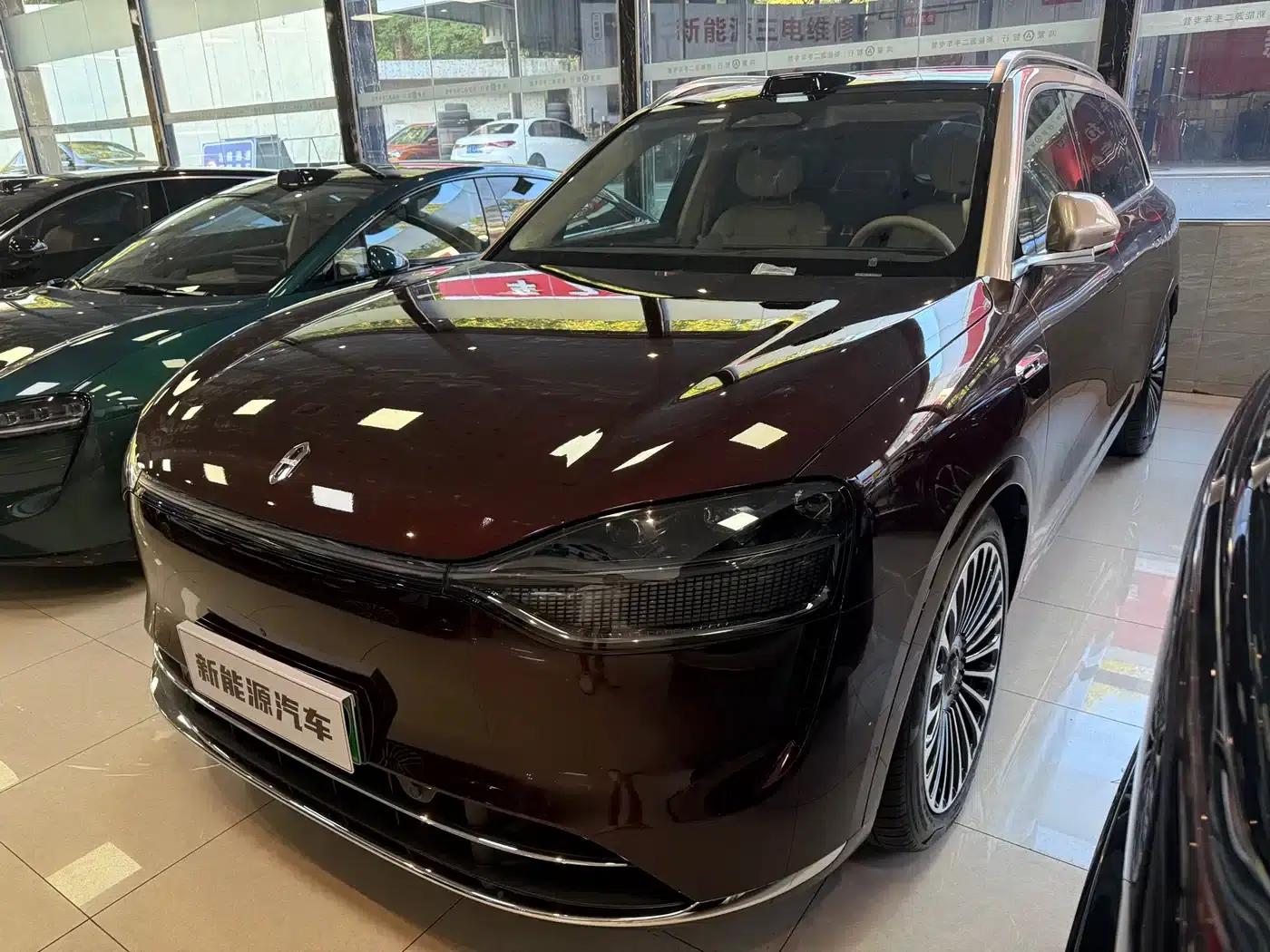 Wenjie M9 2025 Ultra Extended Range Edition (52kWh, 6-seater, 192-line LiDAR) — миниатюра 1