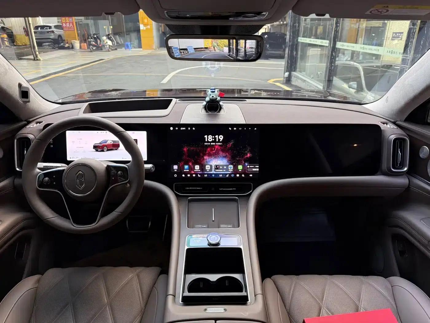 Wenjie M9 2025 Ultra Extended Range Edition 52kWh 6-Seat Version (192-line LiDAR) — миниатюра 8