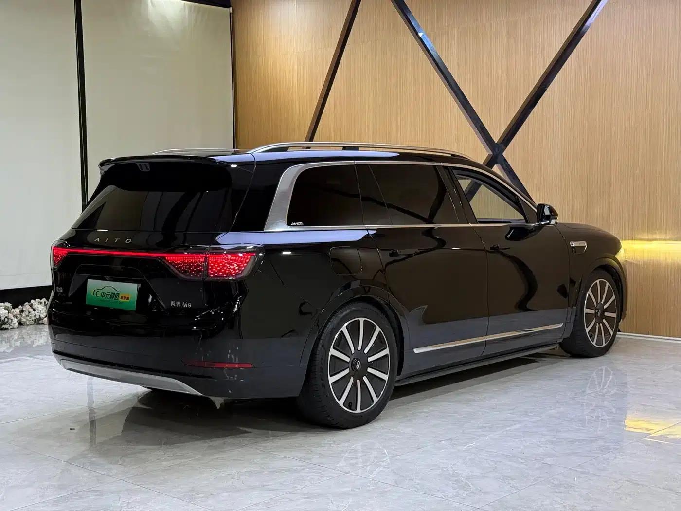 Wenjie M9 2025 Ultra Extended Range Edition (52kWh, 6-seater, 192-line LiDAR) — миниатюра 19