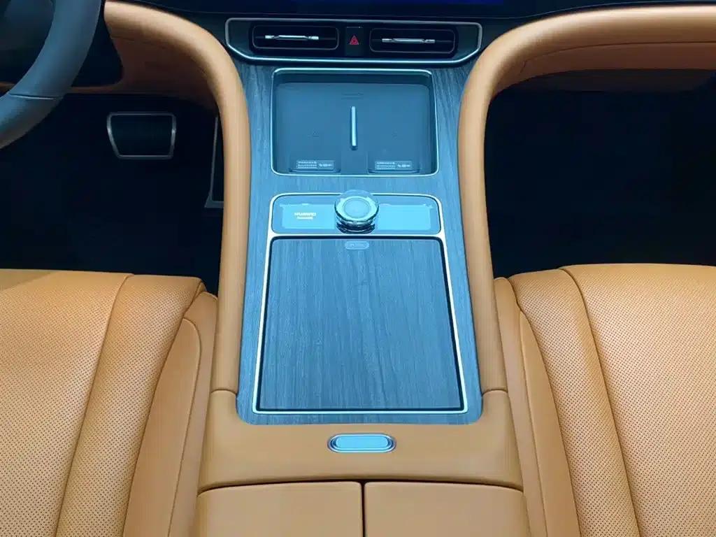 Wenjie M9 2024 Range Extended Ultra Edition 42kWh 6-Seater — миниатюра 23