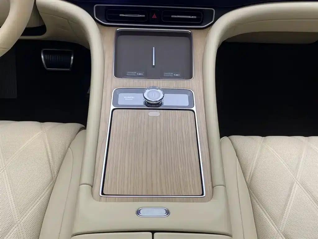 Wenjie M9 2025 Ultra Extended Range Edition (52kWh, 6-seater, 192-line LiDAR) — миниатюра 23