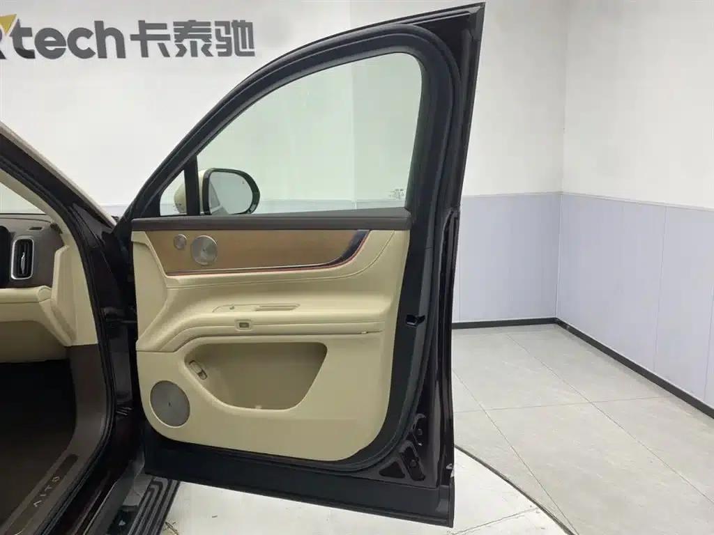 Wenjie M9 2025 Ultra Extended Range Edition (52kWh, 6-seater, 192-line LiDAR) — миниатюра 26