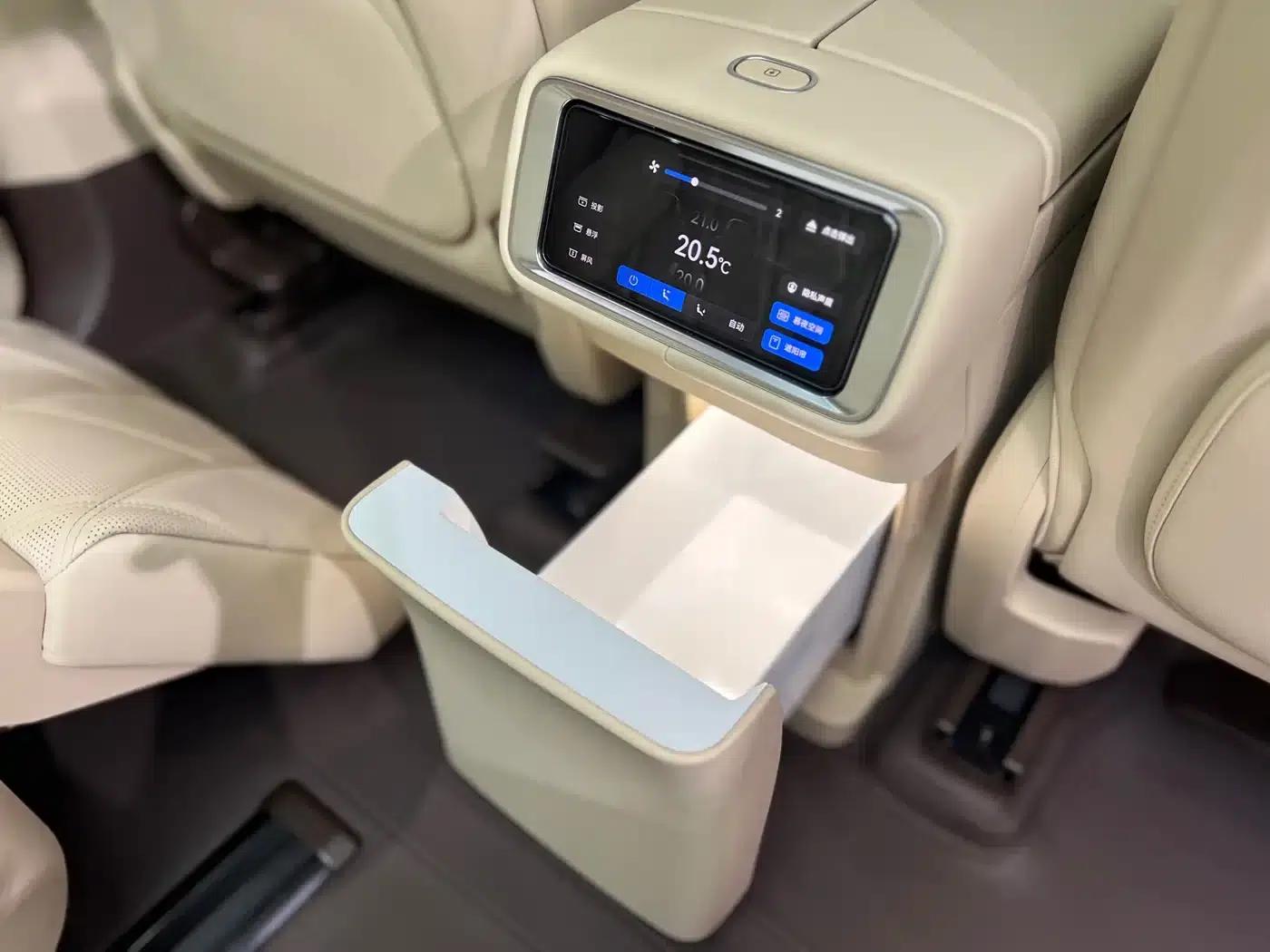 Wenjie M9 2025 Ultra Extended Range Edition 52kWh 6-Seat Version (192-line LiDAR) — миниатюра 17