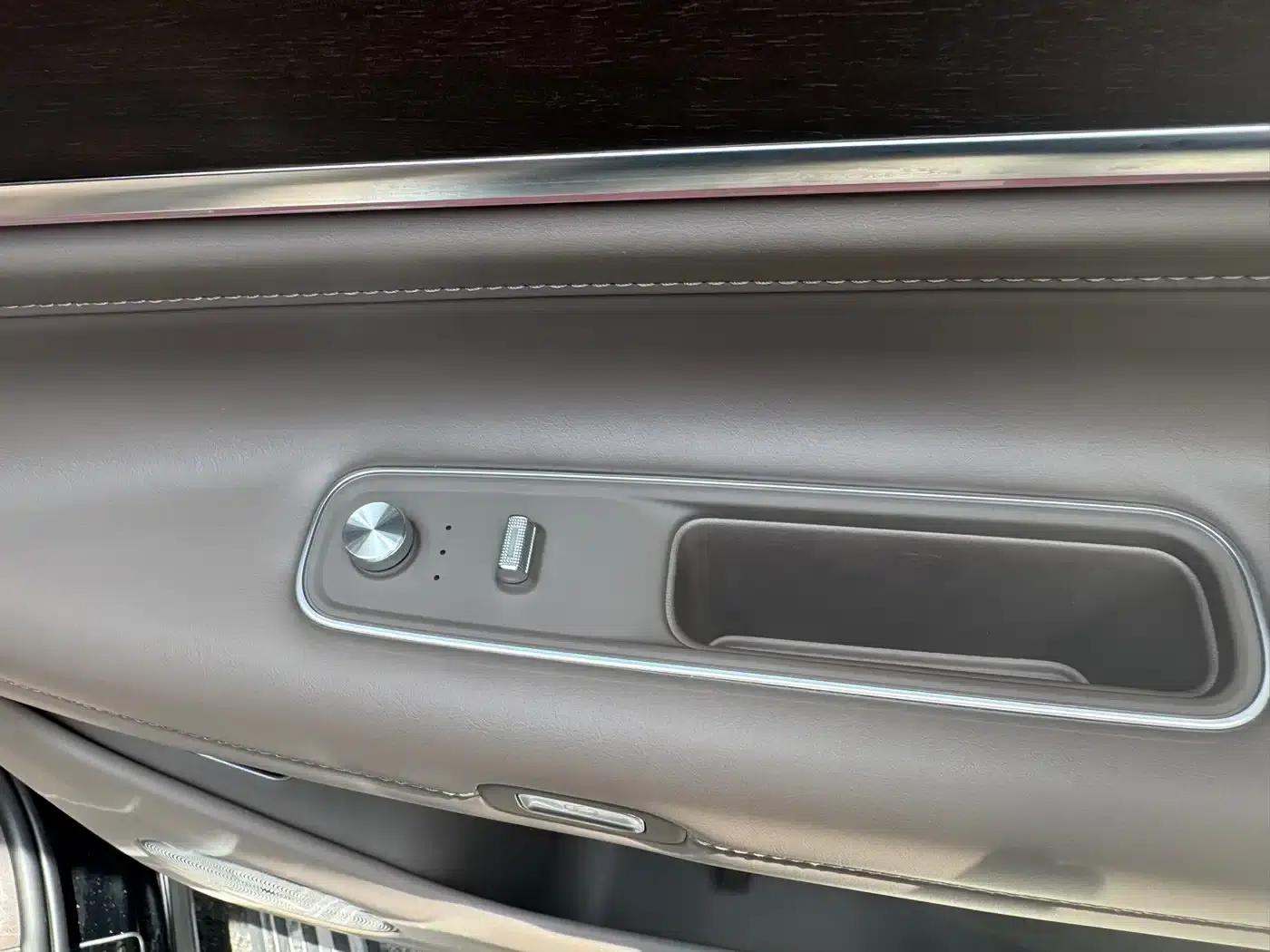 Wenjie M9 2025 Ultra Extended Range Edition (52kWh, 6-seater, 192-line LiDAR) — миниатюра 15