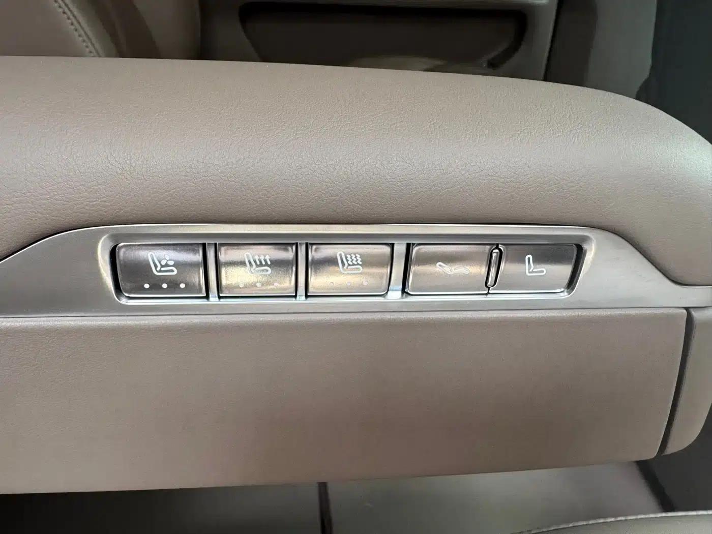 Wenjie M9 2025 Ultra Extended Range Edition (52kWh, 6-seater, 192-line LiDAR) — миниатюра 16
