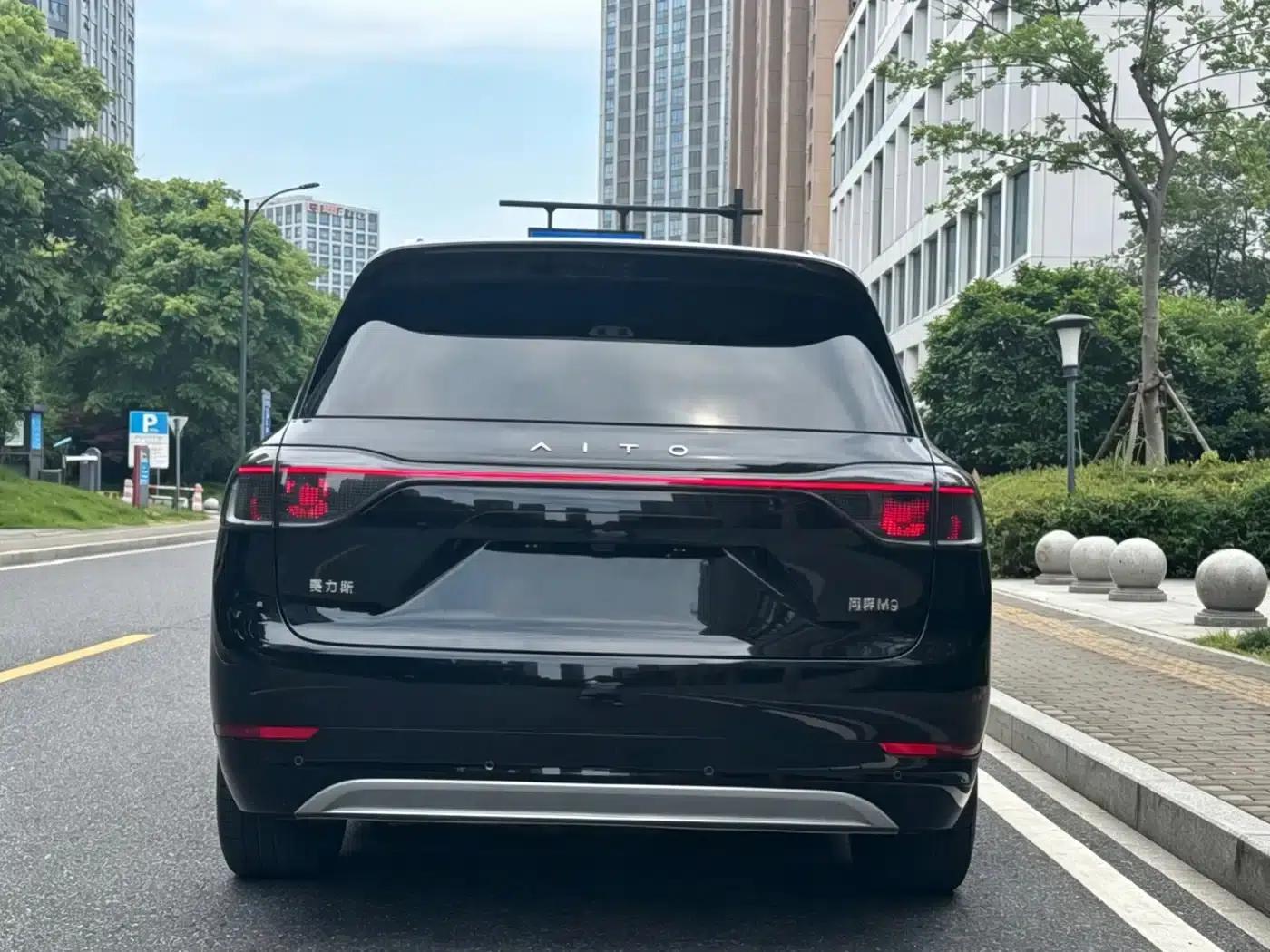 Wenjie M9 2025 Ultra Extended Range Edition (52kWh, 6-seater, 192-line LiDAR) — миниатюра 5