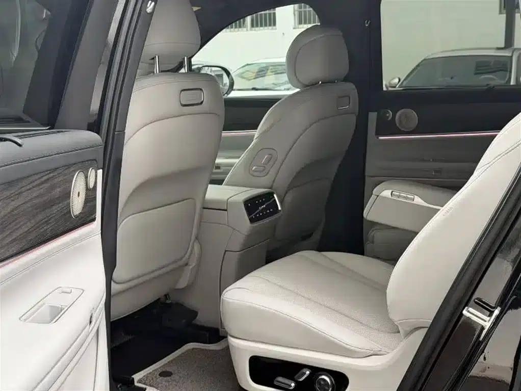 Wenjie M9 2024 Range Extended Ultra Edition 42kWh 6-Seater — миниатюра 6