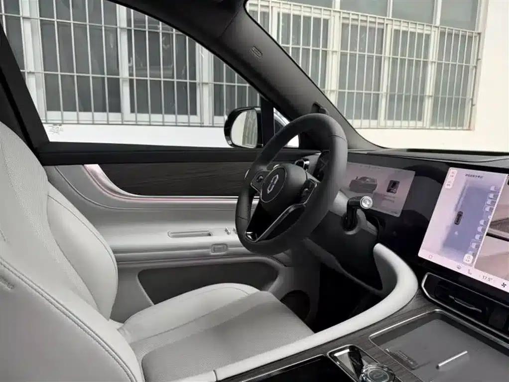 Wenjie M9 2024 Range Extended Ultra Edition 42kWh 6-Seater — миниатюра 9