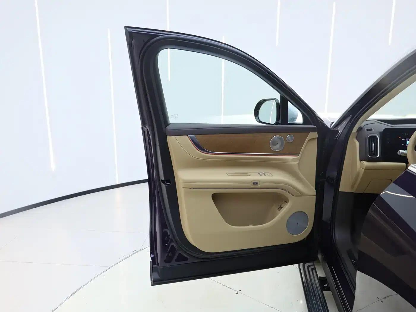 Wenjie M9 2025 Extended Range Ultra Edition 52kWh 5-Seat Version (192-line LiDAR) — миниатюра 11