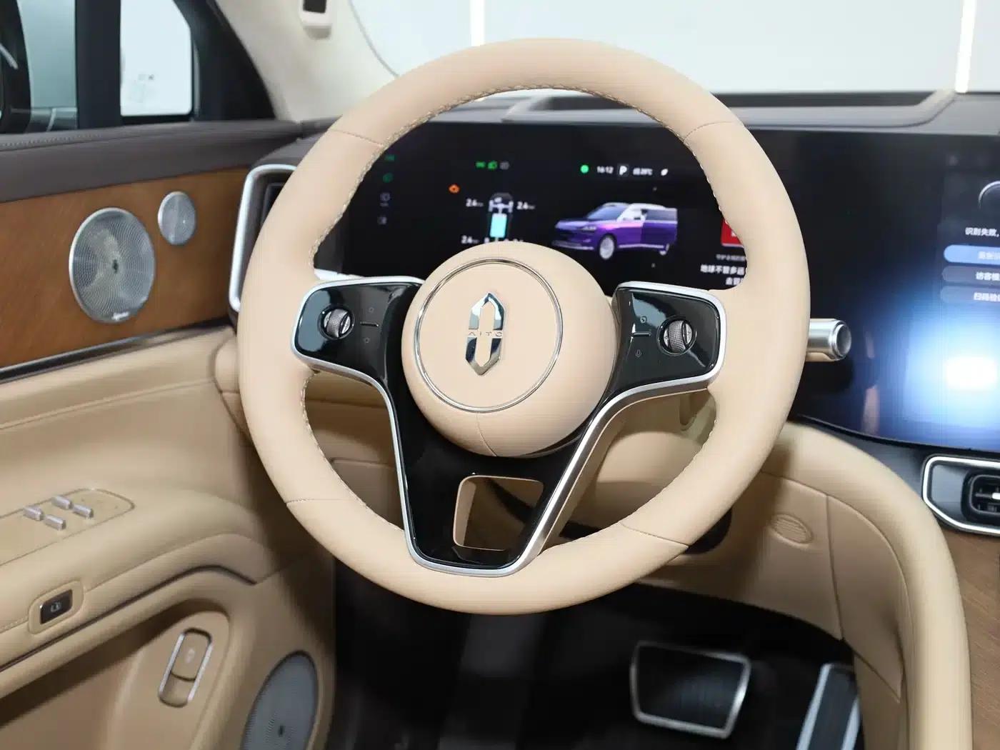 Wenjie M9 2025 Extended Range Ultra Edition 52kWh 5-Seat Version (192-line LiDAR) — миниатюра 12