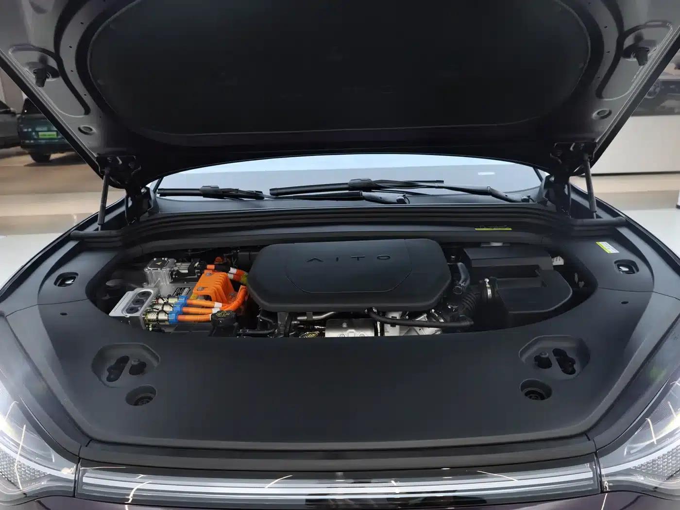 Wenjie M9 2025 Extended Range Ultra Edition 52kWh 5-Seat Version (192-line LiDAR) — миниатюра 18
