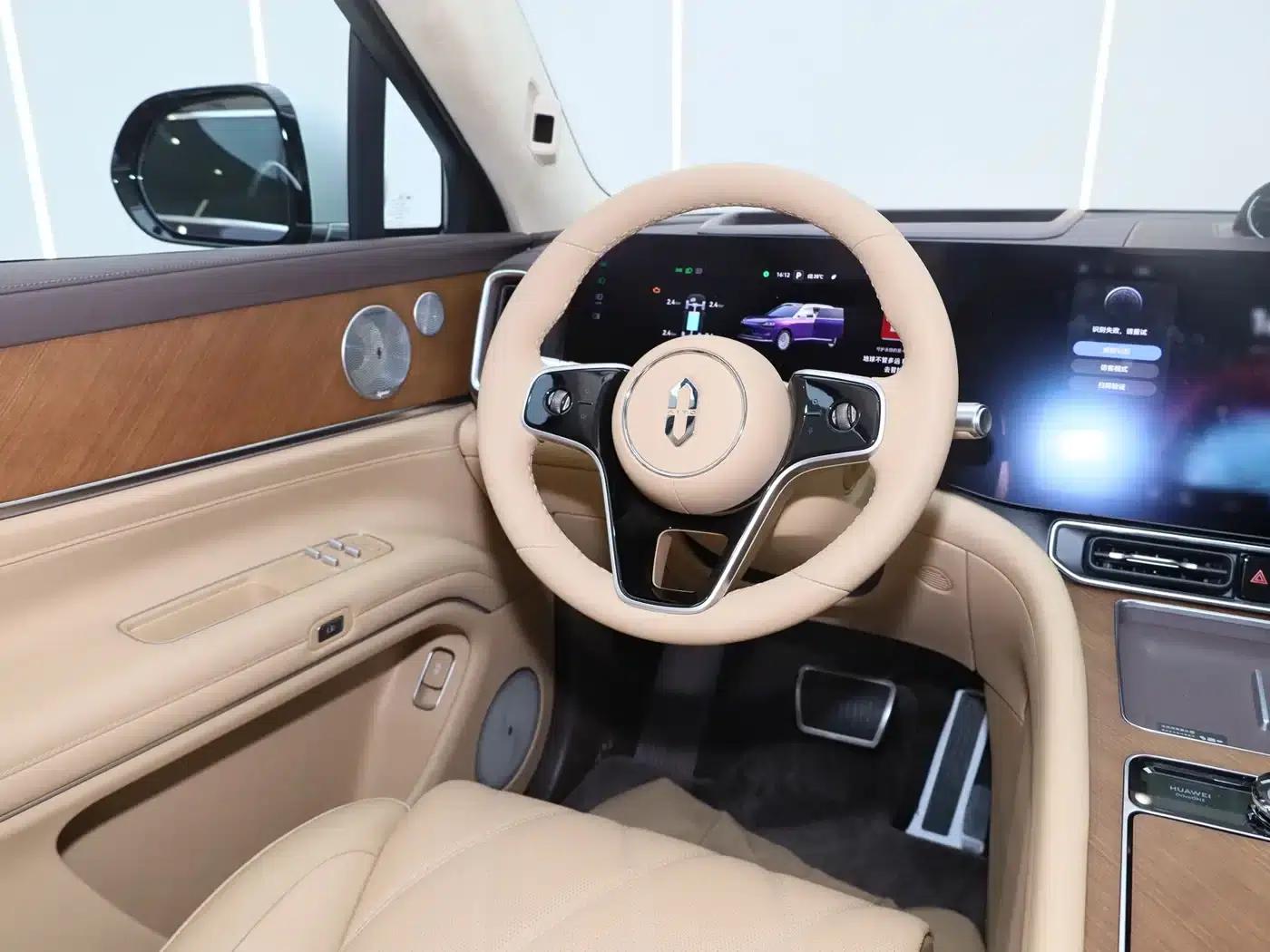 Wenjie M9 2025 Extended Range Ultra Edition 52kWh 5-Seat Version (192-line LiDAR) — миниатюра 23