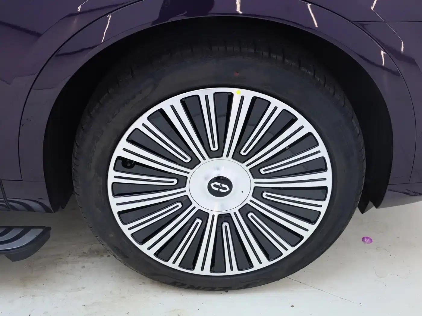 Wenjie M9 2025 Extended Range Ultra Edition 52kWh 5-Seat Version (192-line LiDAR) — миниатюра 31