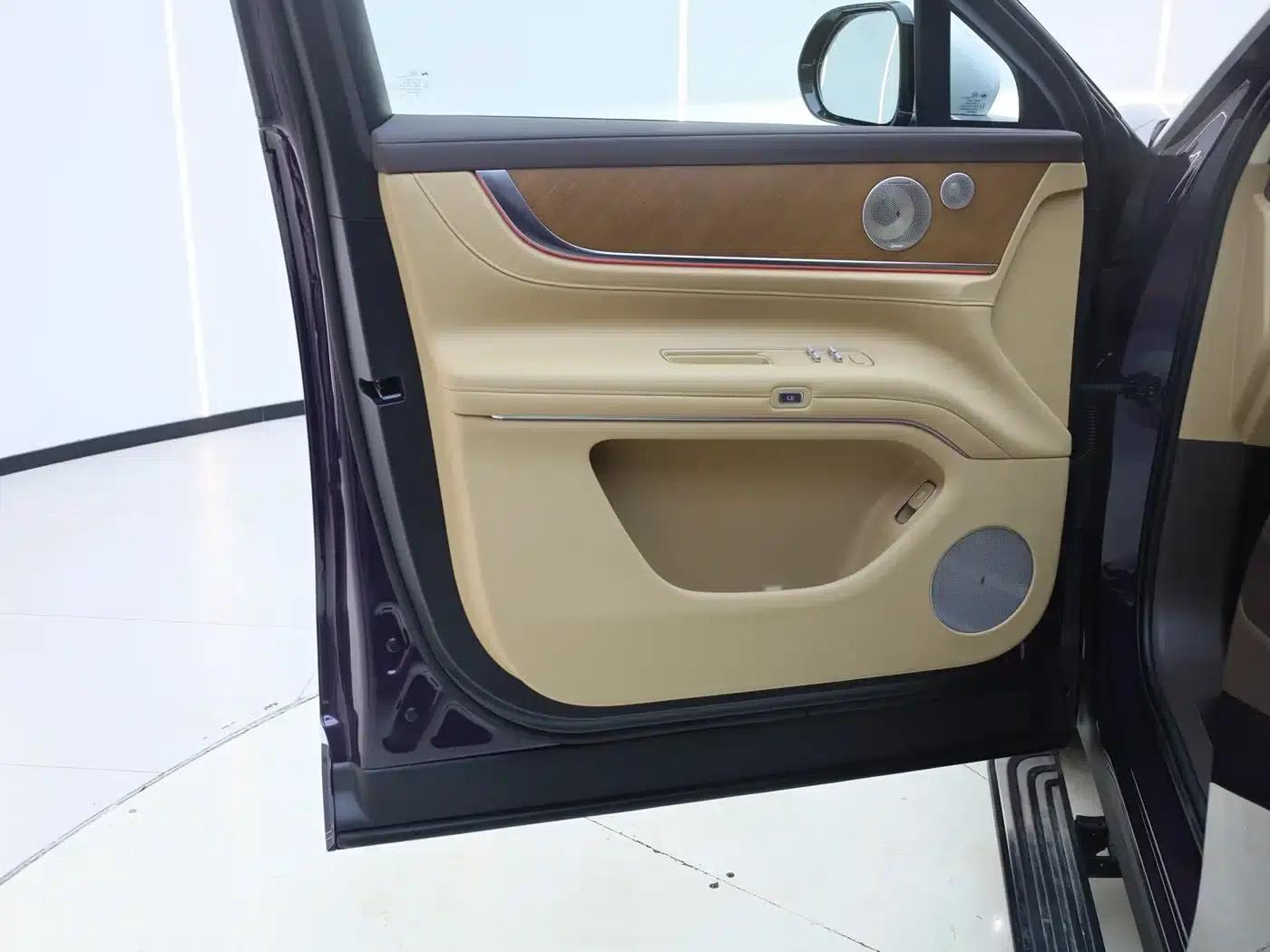 Wenjie M9 2025 Extended Range Ultra Edition 52kWh 5-Seat Version (192-line LiDAR) — миниатюра 33